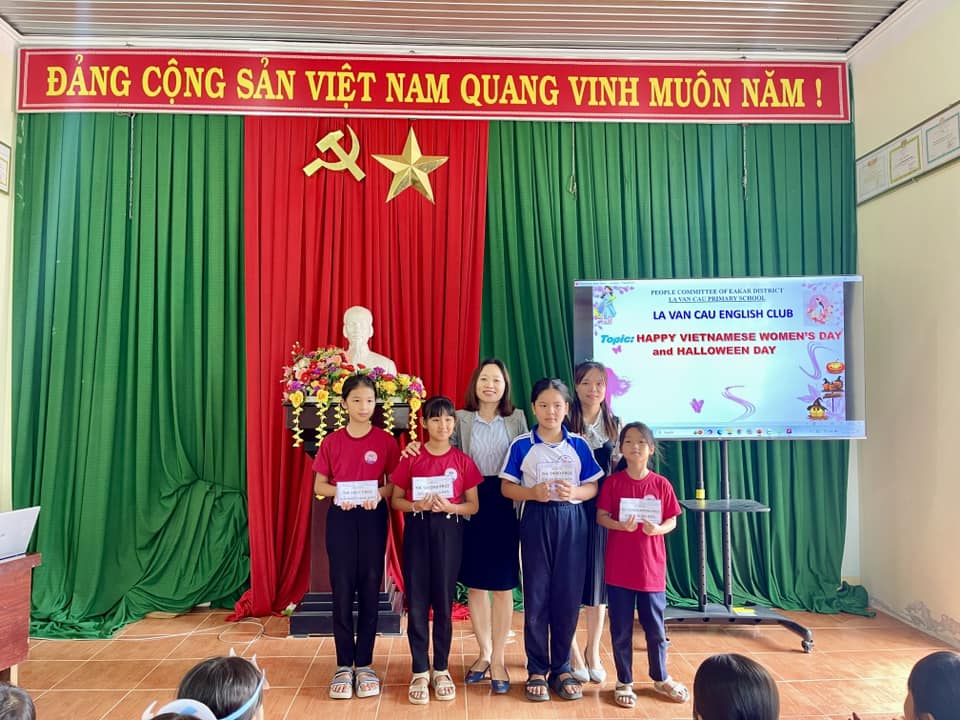 SINH HOẠT CÂU LẠC BỘ TIẾNG ANH THÁNG 10 CHỦ ĐỀ: “HAPPY VIETNAMESE WOMEN’S DAY AND HALLOWEEN DAY!”